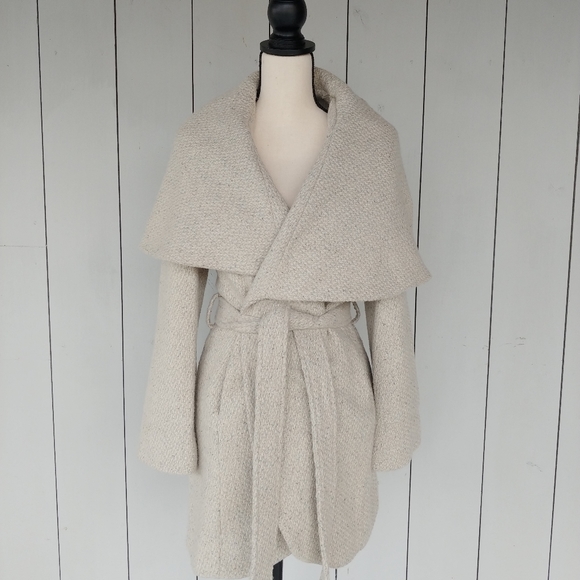 T Tahari Jackets & Blazers - T Tahari Vintage Tan Tweed Tie Shaw Collar Coat